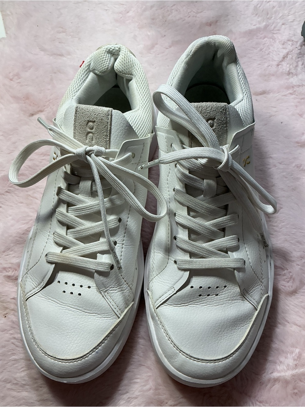 On Running woman’s White Low-Top Leather Sneakers with Gold Logo 163